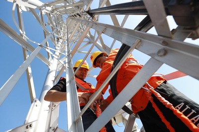 矗立‘魔鬼風區’的通信守護者——記高塔通信工程師的堅守與奉獻